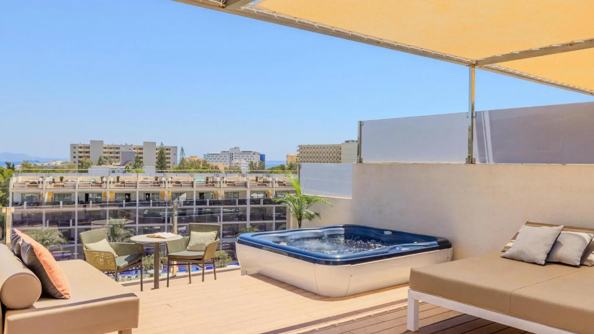 ***** Aparthotel Zafiro Palace Palmanova Spain