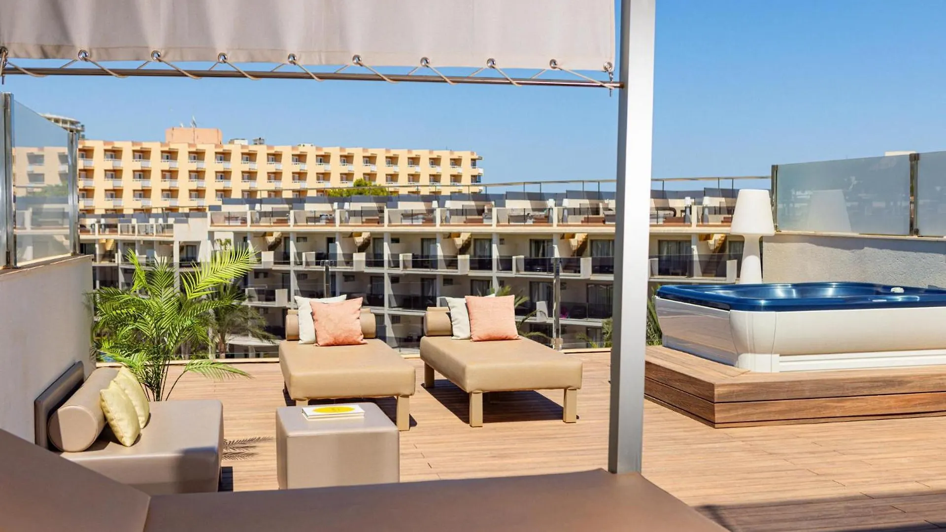 ***** Aparthotel Zafiro Palace Palmanova Spain