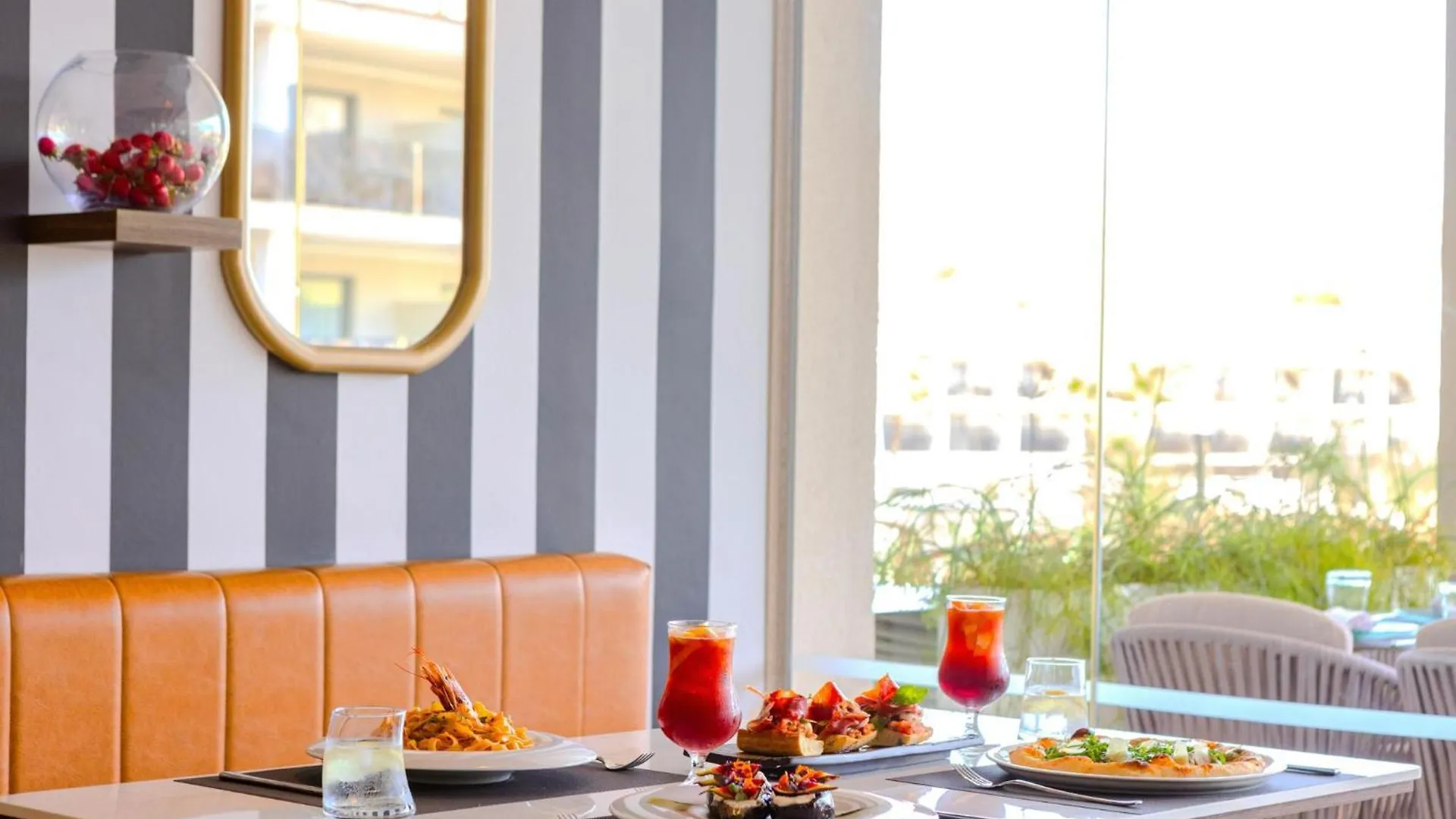 Zafiro Palace Palmanova 5*, Palma Nova (Mallorca)